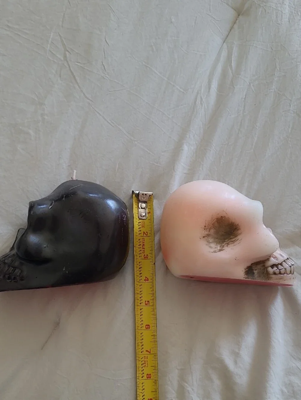 Skull-Shaped Scented Candles - Black and Pale Pink Set